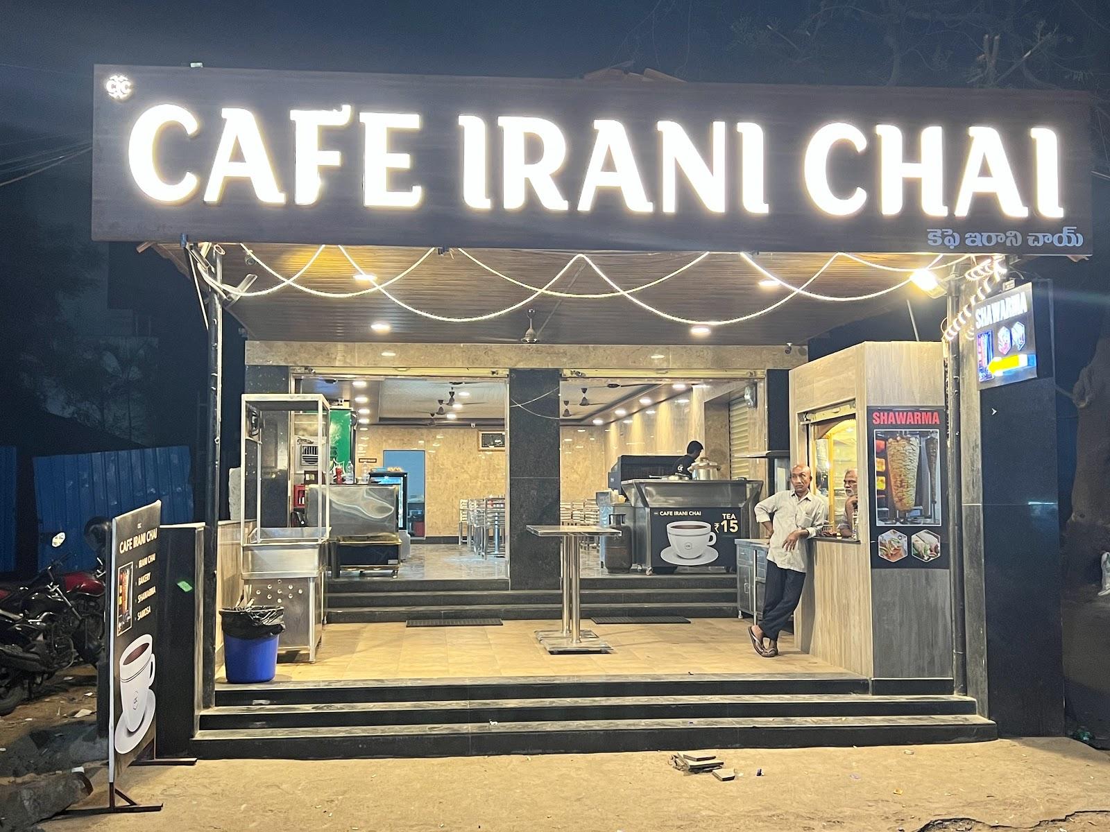ورودی کافه Irani Cafe در حیدرآباد هند